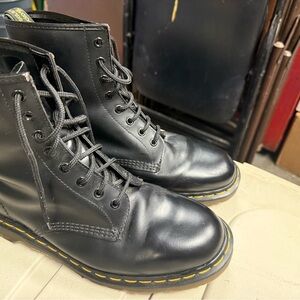 Men’s Dr. Martin’s like black leather boots like new size 11
